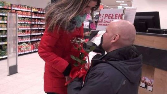 Wyznał jej miłość przez sklepowy megafon. Nietypowe oświadczyny w supermarkecie