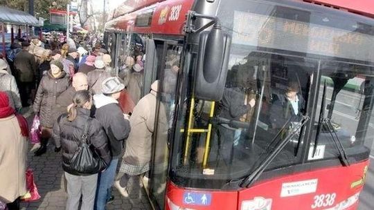 Wyższe kary za przeklinanie, narkotyki i rozmowy przez komórkę w autobusie
