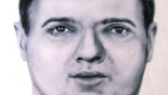 Wzbudził litość, a później okradł starszą kobietę. Policja szuka oszusta