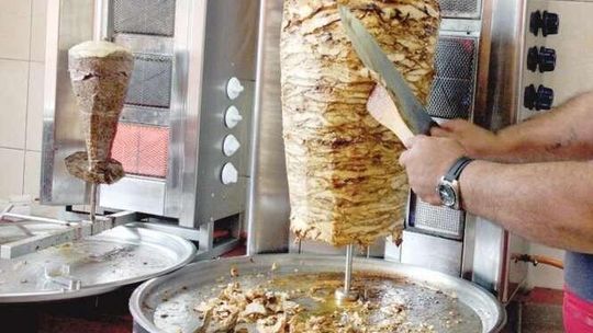 Wzmożone kontrole policji m.in. w okolicy kebabów? Wniosek radnego PiS. "Dmuchać na zimne"