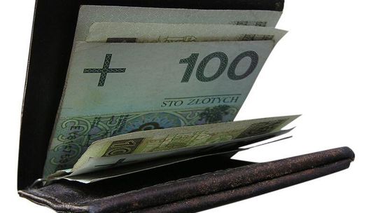 Wzorowa postawa 6-latki. Znalazła portfel z pieniędzmi i oddała