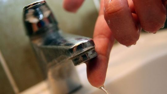 Z awarią i bez beczkowozu. Część mieszkańców kamienicy w centrum Lublina odcięta od wody