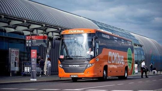 Z Białej Podlaskiej na lotnisko Modlin pięć razy dziennie. Ale z przesiadką