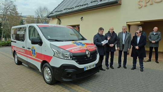 Z Cannes, przez Lublin, do Lwowa. Lubelscy pracodawcy kupili karetkę dla Ukrainy