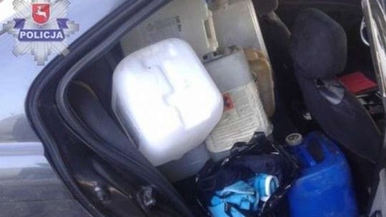 Z ciężarówek znikało paliwo. Policjanci zauważyli podejrzany samochód