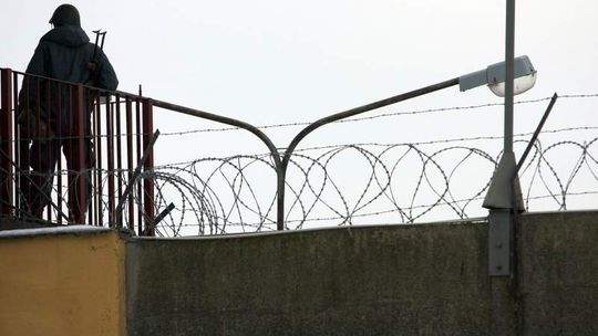 Z depozytu Aresztu Śledczego w Lublinie zginęły telefony. Trafiły do więźniów?