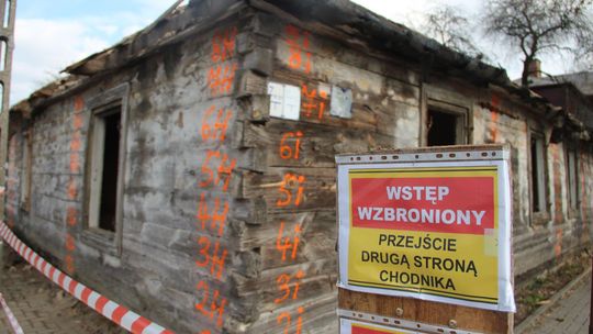 Z miejskiego krajobrazu znika najstarszy drewniany dom. Jego historia poruszyła mieszkańców 