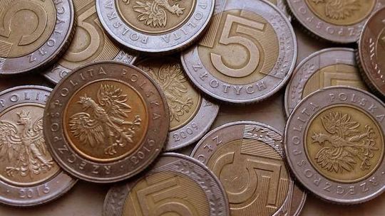 Z MOPR zniknęło 210 tys. zł. Dlatego urzędniczka rzuciła się pod pociąg?