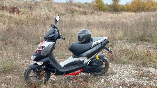 Z motorowerem w krzaki, z narkotykami do sądu. 14-latek z Siedliszcza się przejechał