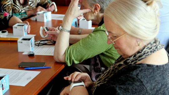 Z opaską bezpieczniej. W Hrubieszowie już je mają, w Zamościu mało chętnych