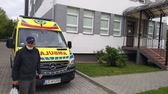 Z powodu koronawirusa ratownicy medyczni przeprowadzili się do akademika. Sąsiedzi zadowoleni