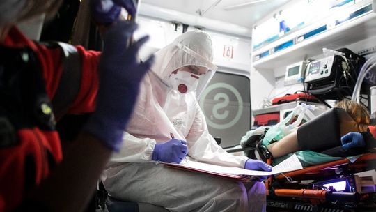 Z powodu koronawirusa w lubelskich szpitalach 696 chorych. 60 pacjentów pod respiratorami