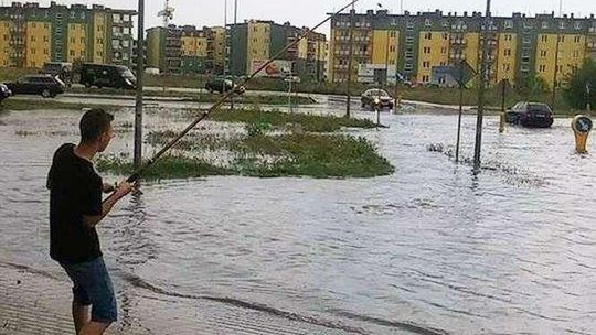 Z przymrużeniem oka. Po ulewie na ryby