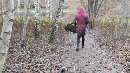 Z przystanku Lublin Zachodni trzeba chodzić wydeptaną ścieżką. Na chodnik jeszcze poczekamy