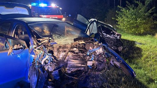 Z samochodów została miazga. Cztery osoby ciężko ranne