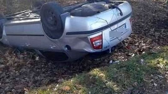 Z samochodu się dymiło, a w środku były dwie osoby