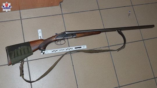 Z samochodu zniknęła dubeltówka. Złodzieje szybko wpadli