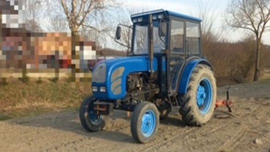 Z trzema promilami na traktorze. Został złapany przez świadków