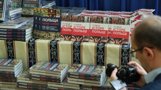 Z tych książek ukraińskie dzieci mają sie uczyć historii Polski