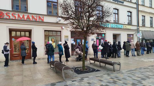 W tłusty czwartek przed cukierniami ustawiają się kolejki