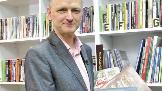 Za czym kolejka ta stoi? Za książką i audiobookiem