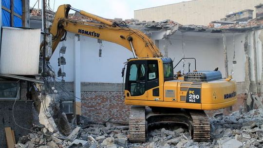 Za dwa lata będzie tu nowy ośrodek kultury. Burzą stary budynek [zdjęcia, wideo]