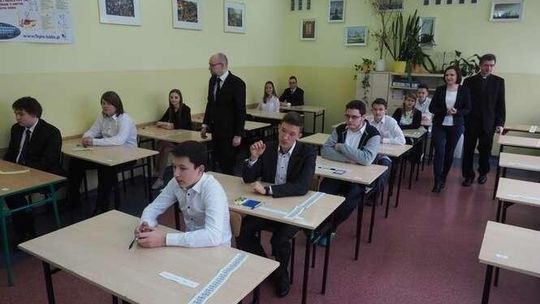 Za kilkanaście godzin egzamin gimnazjalny 2018. Wiemy, co może się na nim pojawić