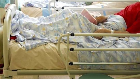 Za mało łóżek dla starszych osób. Brakuje pieniędzy