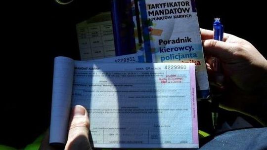 Za mandat zapłacisz kartą. W radiowozach zamontują terminale płatnicze