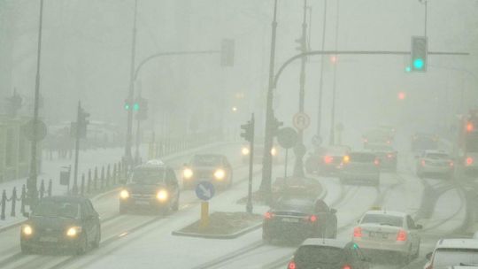 Za oknem zamieć, na ulicach i chodnikach oblodzenie. Ostrzeżenia pogodowe w Lubelskiem