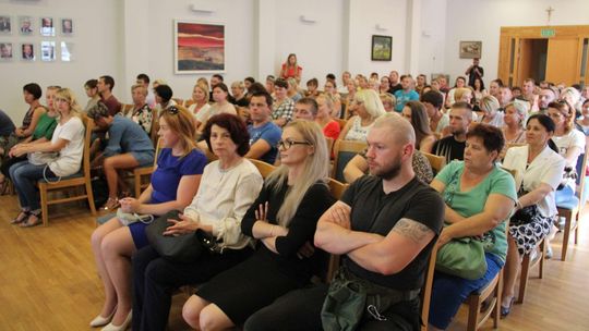 "Za szybko wybudowaliście i oddaliście mieszkania". Przyjechali z obietnicami dla lokatorów Mieszkań Plus