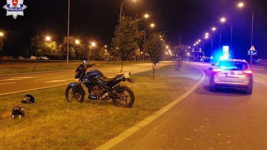 Za szybko zjeżdżał z ronda. 17-letni motocyklista w szpitalu 