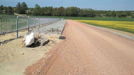 Za wąsko dla maszyn rolniczych? Drogowcy odpowiadają radnemu