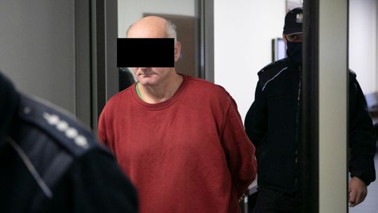 Zaatakował matkę siekierą, bo nie mogła odebrać go ze szpitala. Syn stanął przed sądem