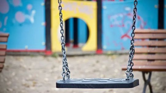 Zabawa na huśtawce zakończyła się interwencją strażaków 