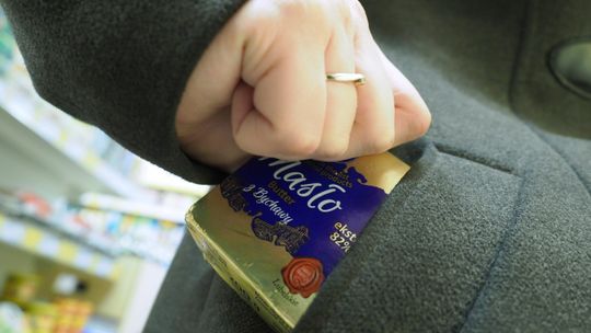 Zabezpieczenia antykradzieżowe na maśle. Bo ludzie coraz częściej kradną jedzenie