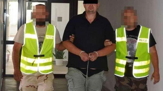 Zabił obuchem siekiery swoich rodziców i kuzyna. Nie trafi do więzienia