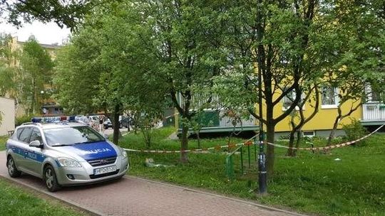 Zabił swoją dziewczynę, a potem wyskoczył z bloku? W jego mieszkaniu znaleziono zwłoki 25-latki