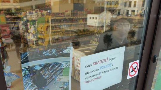 Żabki z wyrokami za handel w niedzielę 