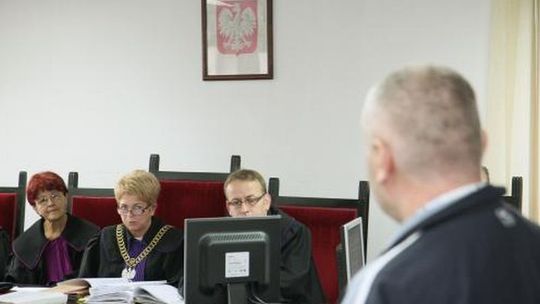 Zabójca przejechał kobietę, potem ją zadźgał. Ruszył proces