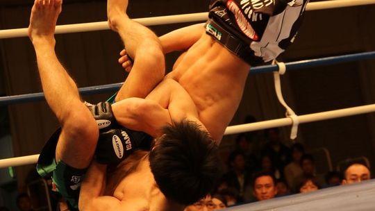 Zabójcze ciosy w barze w Rykach. Zawodnikowi MMA grozi dożywocie