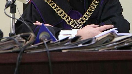 Zabójstwo w Piotrowicach: Nadziała męża na kij od szczotki, mężczyzna skonał w cierpieniach