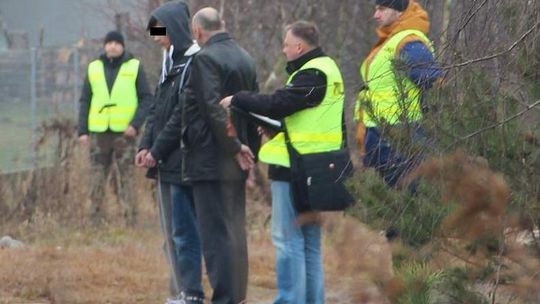 Zabójstwo w Rakowiskach: Kamil N. i Zuzanna M. przyznali się do morderstwa (zdjęcia z wizji lokalnej)