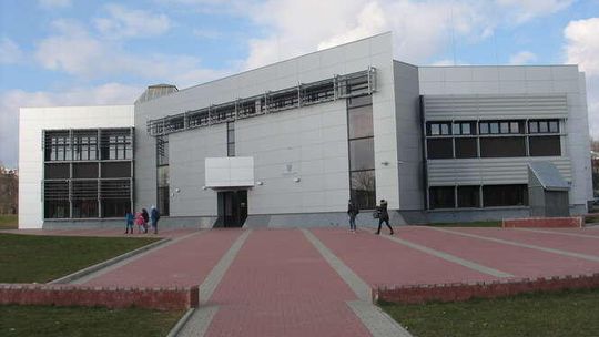 Zabrakło pieniędzy na otoczenie Chełmskiej Biblioteki Publicznej