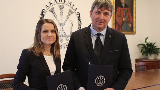 Zacieśniają współpracę. Uczelnia patronem klas w ogólniaku