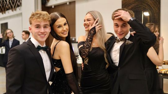 Zaczął się sezon studniówkowy. Studniówka XXIX Liceum Ogólnokształcącego. Zdjęcia