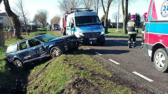 Zaczął wyprzedzać ciężarówką, kiedy był już wyprzedzany