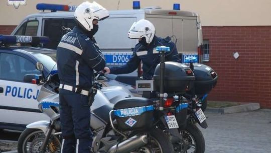 Zaczęła rodzić w samochodzie. Do szpitala w policyjnej eskorcie