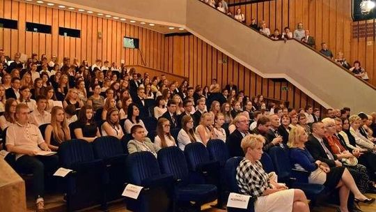 Zaczęli wakacje z szóstkami na świadectwie. Najlepsi uczniowie w Puławach