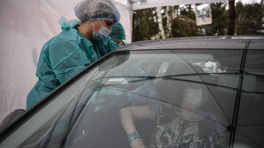 Zaczęły działać samochodowe punkty szczepień